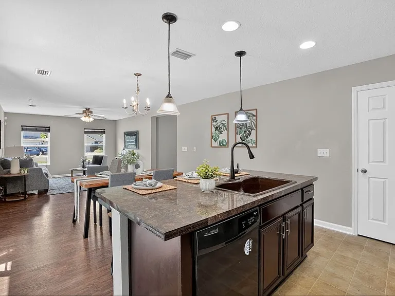 12190 Alexandra Dr — Photo 6