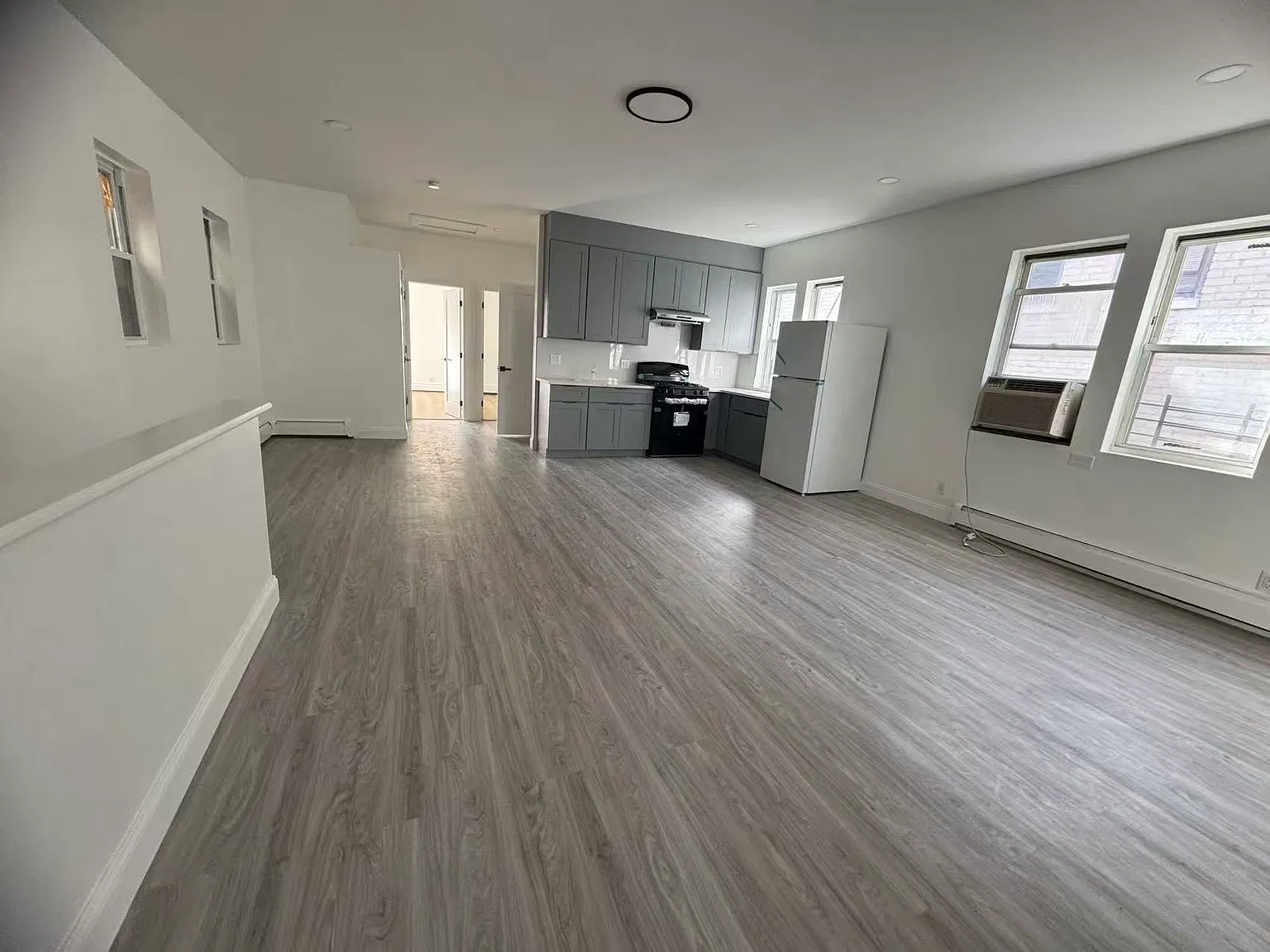 4 bed, 1100 sqft, $3,300 — Photo 3