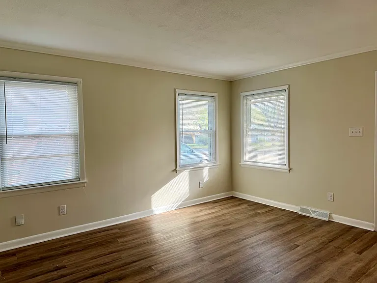 516 Kerr St — Photo 8