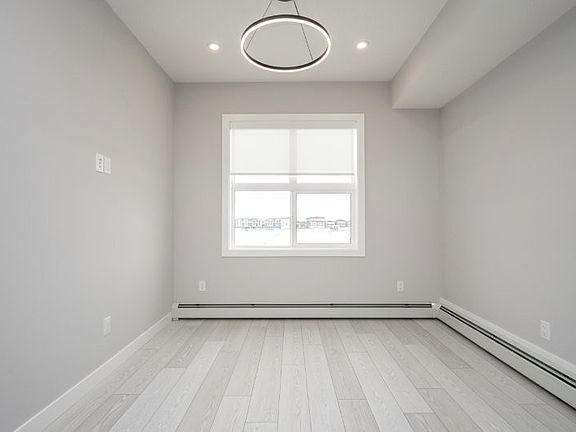 3rd image of 63 Corner Glen Cres NE #1317