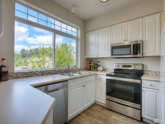 The kitchen has been freshened up with new plank style floorcovering, new appliances, new trim tile and new sink!