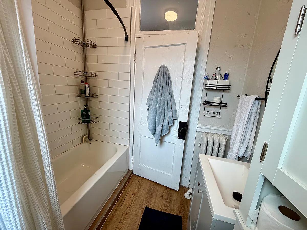 Building Photo - 14 Glenville Ave #3