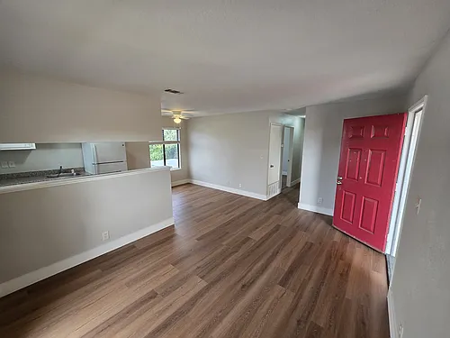 1117 W Swain Rd #18 Photo 1