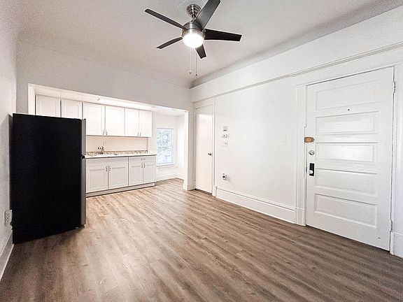 5th image of 1227 23rd St APT 8