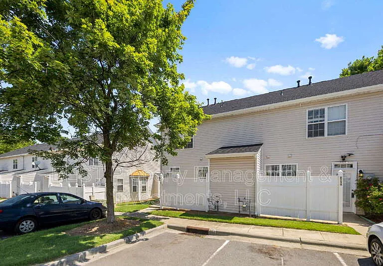 8130 Kings Creek Dr — Photo 40
