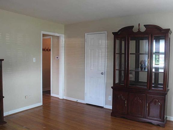 5th image of 1084 Sells Ave