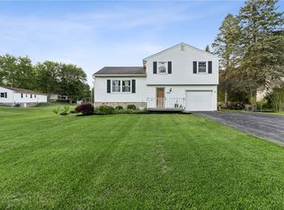 2333 Cornwall Dr, Macedon, NY 14502