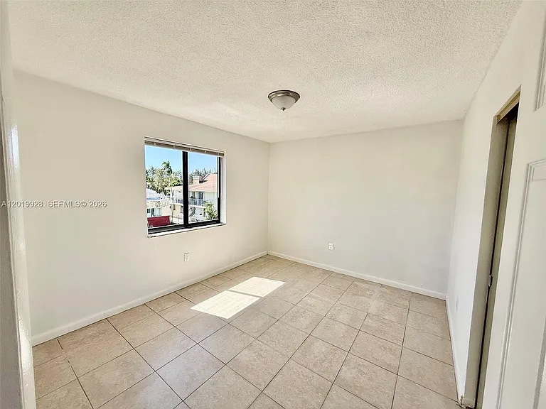 1530 SW 2nd St #304 — Photo 13