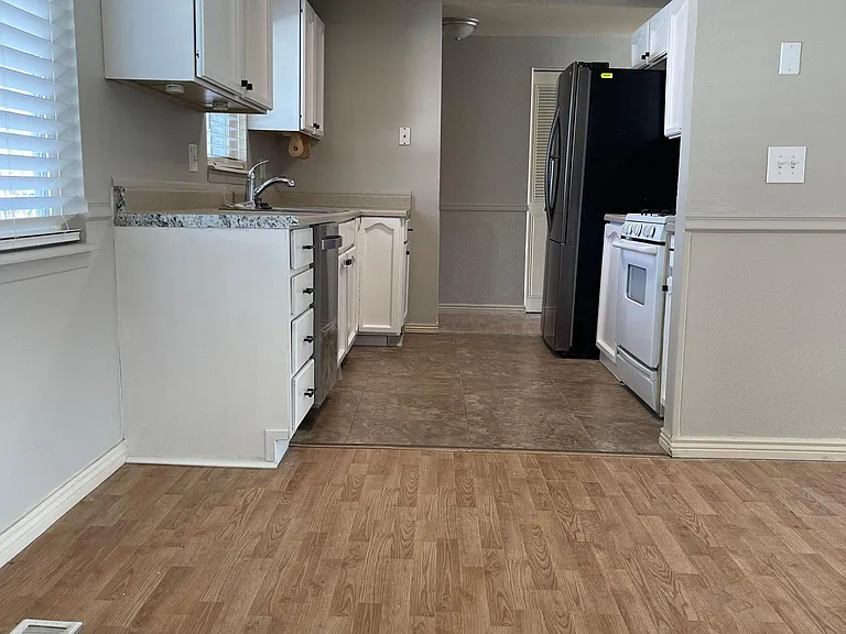 8610 S 910 E — Photo 23