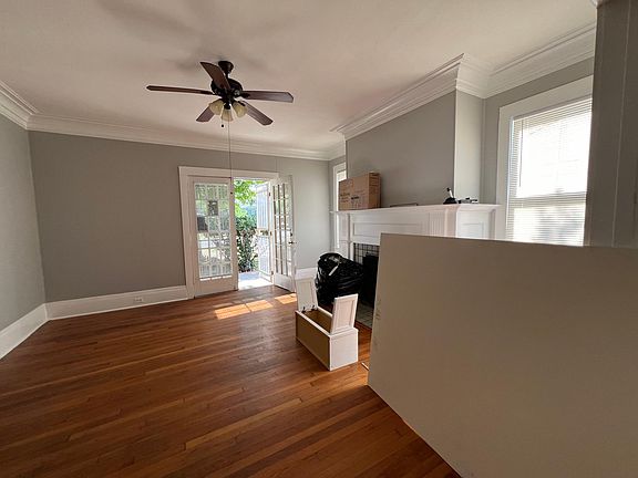 3rd image of 1044 W Mistletoe Ave APT 1