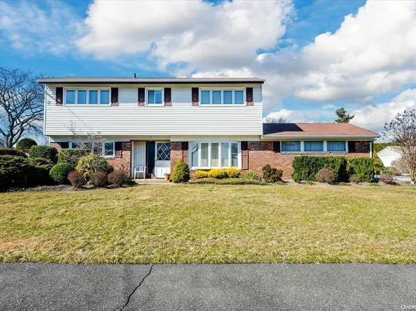 17 Shelley Drive, Massapequa, NY 11758