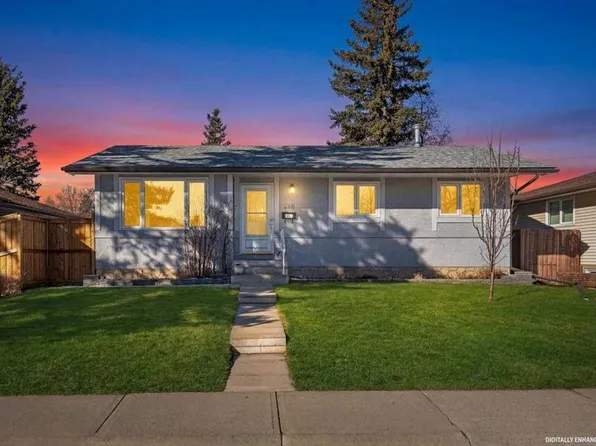 215 E Pinegrove Close NE, Calgary, AB T1Y 1L4