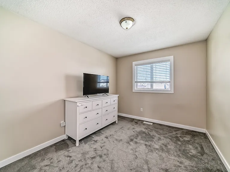 2362 29a Ave NW — Photo 36