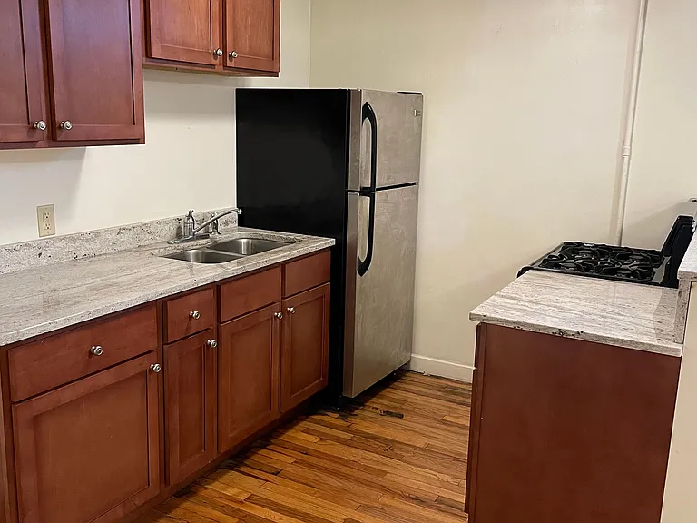 St. Clair Apartments — Photo 16