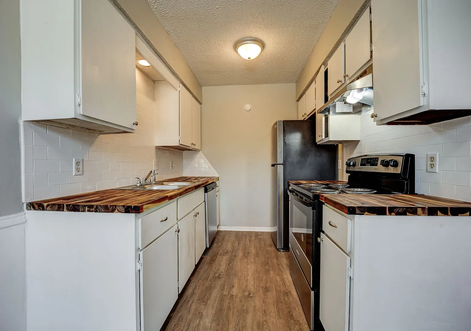 The Cottonwood: 1 & 2 Bedroom Apartments — Photo 2