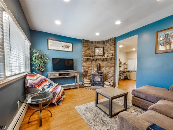 744 Riverside Ave, Lyndhurst Twp., NJ 07071