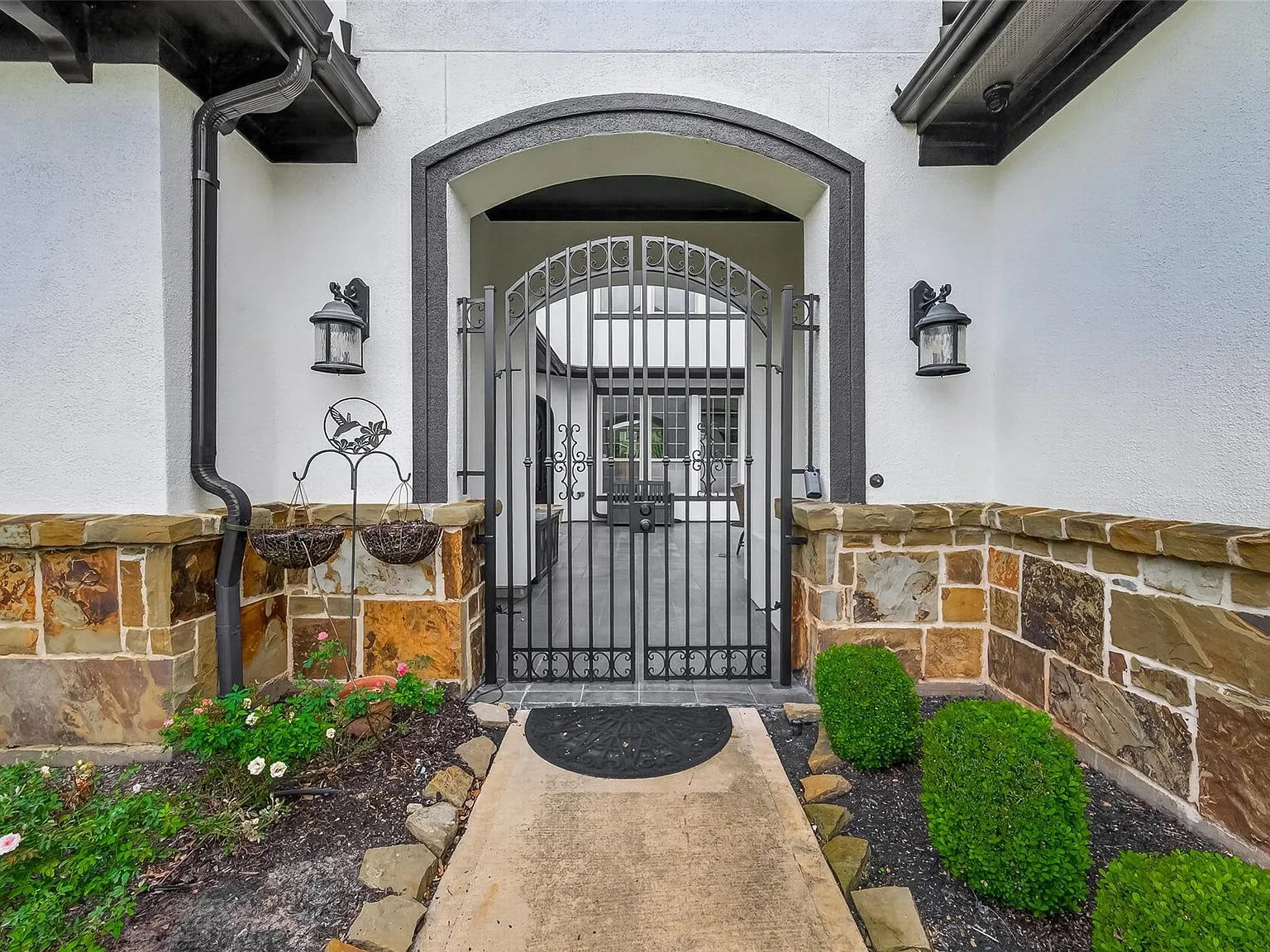 5 bed, 4.0 bath, 4942 sqft, $5,500 — Photo 4
