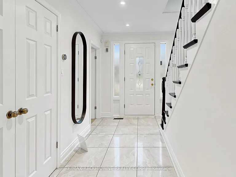 1316 Cambridge Dr — Photo 4