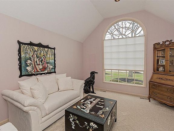 4th image of 601 Williamsburg Dr