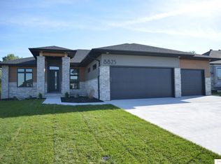 8825 Grey Hawk Ct, Lincoln, NE 68526