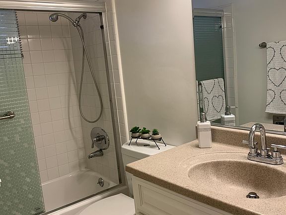4th image of 455 S Catalina St #12