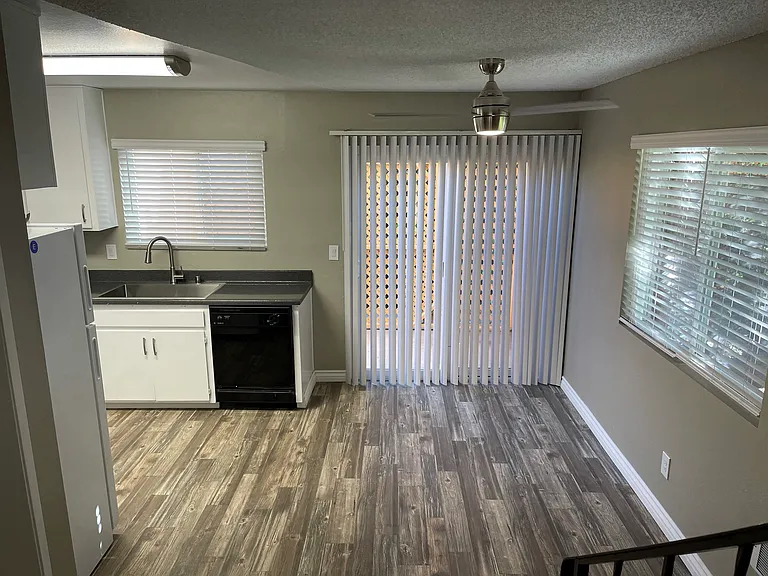 3215 Apache Ave #4 — Photo 4