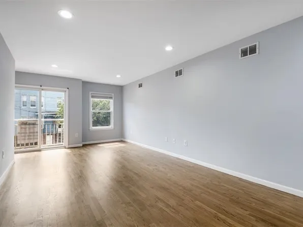 150 Congress Street image 2 of 13