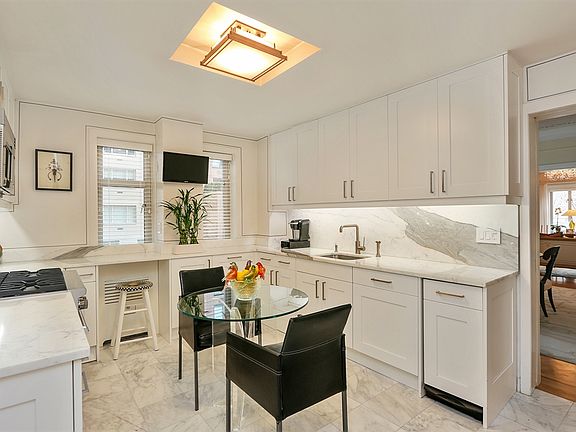4th image of 200 E 57th St APT 12H