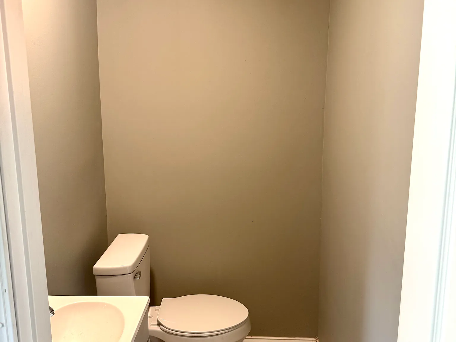 3 bed, 1.5 bath, 1056 sqft, $1,000 — Photo 4