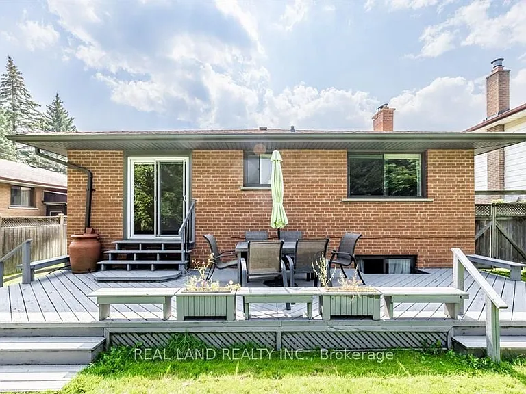 274 Timothy Ct #UPPER — Photo 33