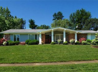 422 Monticello Dr, Ballwin, MO 63011