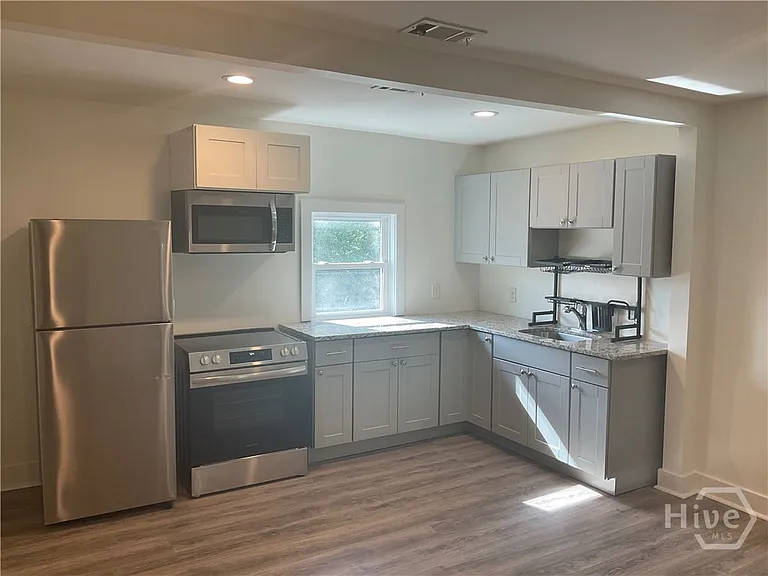 722 Waters Ave #B — Photo 7