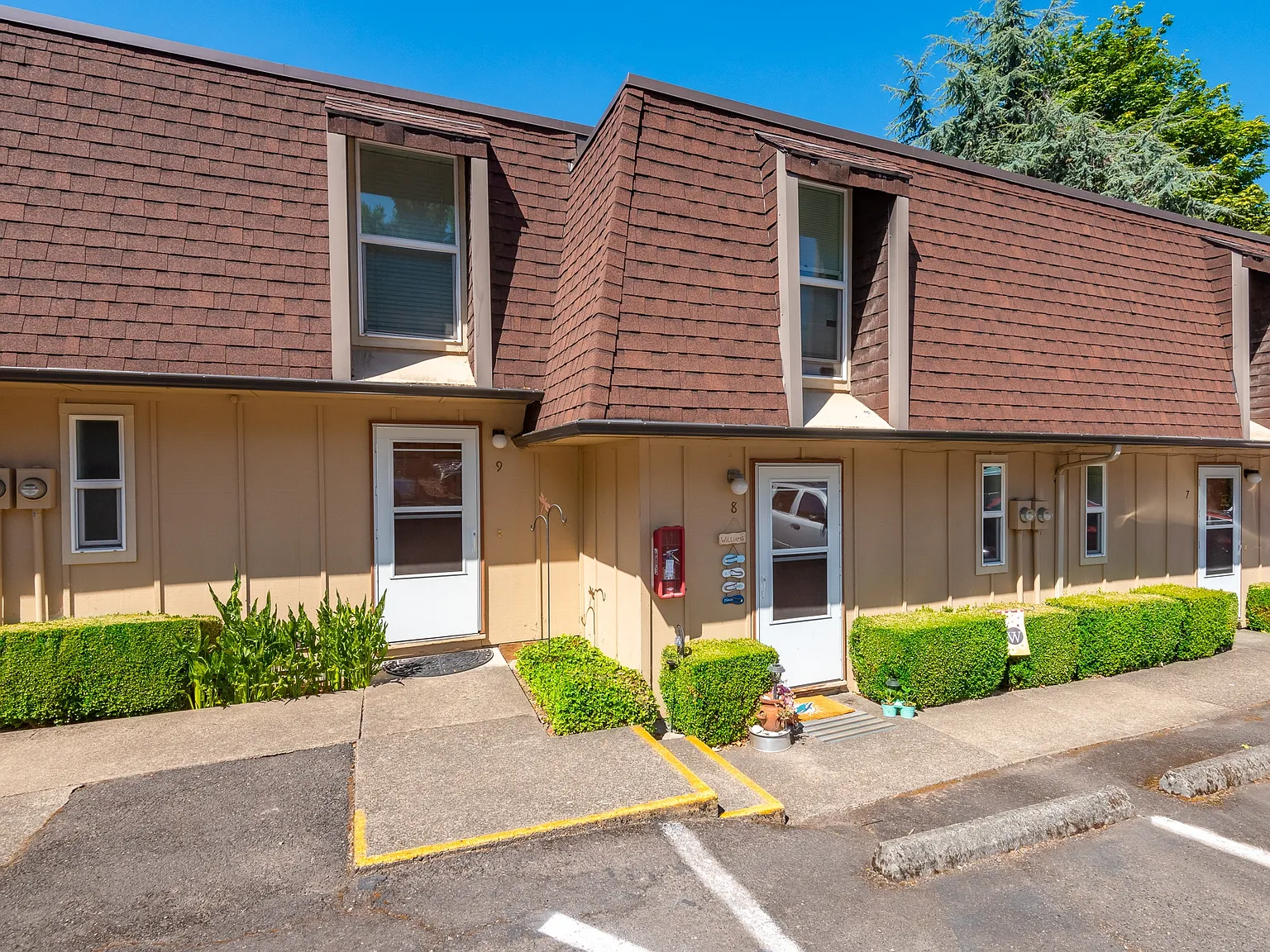 French Glen Apartments — Photo 1
