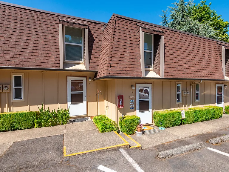 19555 Willamette Dr — Photo 1