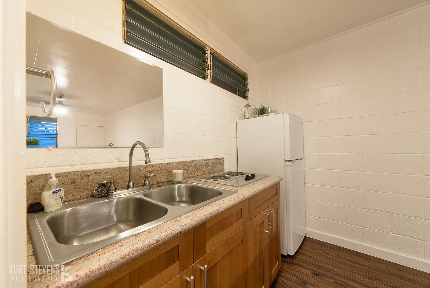 242 Kaiulani Avenue - 11 — Photo 4