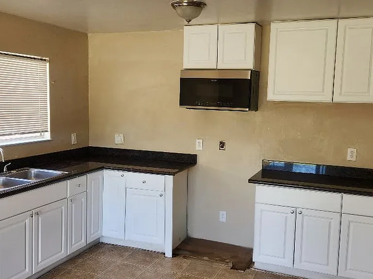 3436 Gates Way — Photo 3