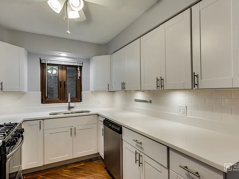 2645 W Carmen Ave — Photo 2