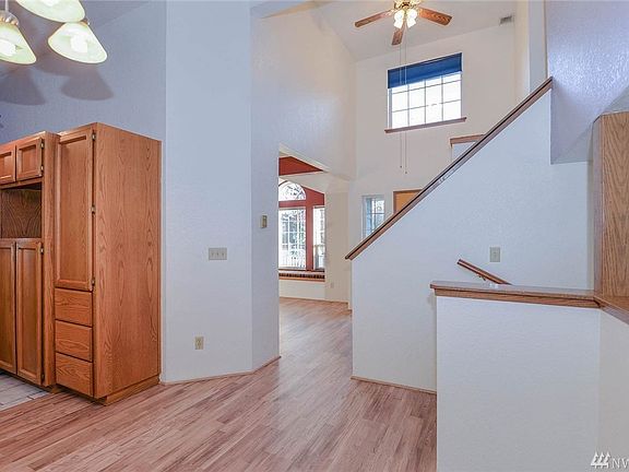 5th image of 10203 10th Pl SE