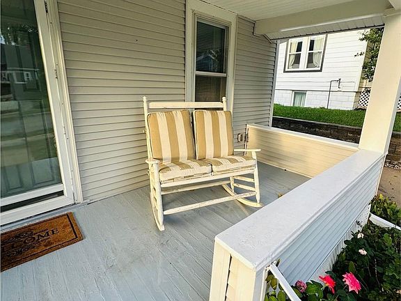 3rd image of 6038 Hickory St
