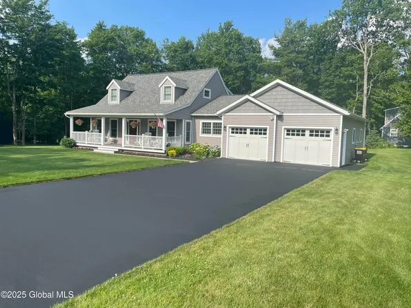 19 Montgomery Court, West Sand Lake, NY 12196