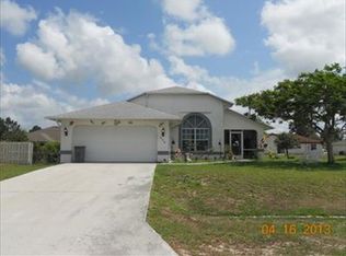 656 SW Sandbar Ter, Port Saint Lucie, FL 34953