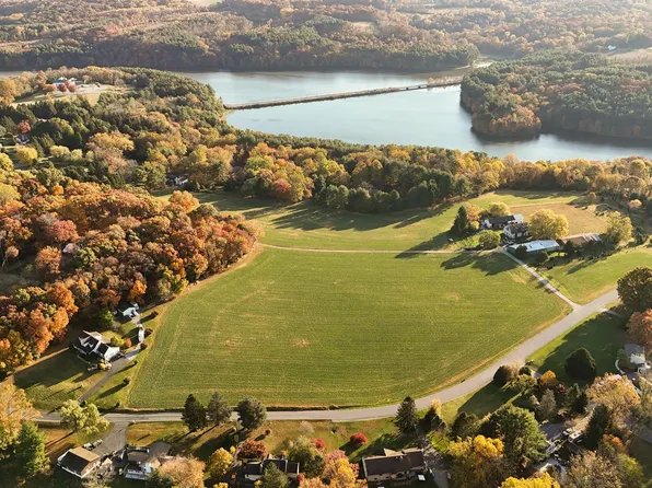 76 Long Ln, Kirkwood, PA 17536