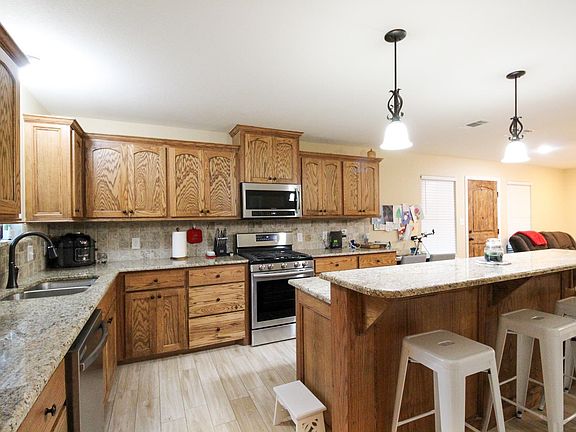 5th image of 210 Shumaker Dr
