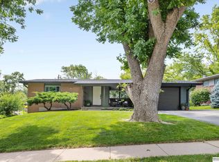 9638 Maple Dr, Omaha, NE 68134