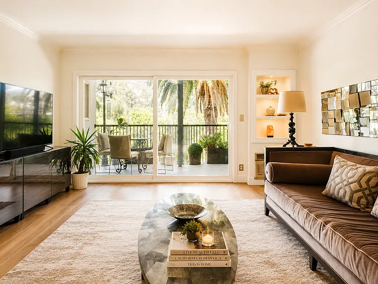 7560 Hollywood Blvd #4002 — Photo 4
