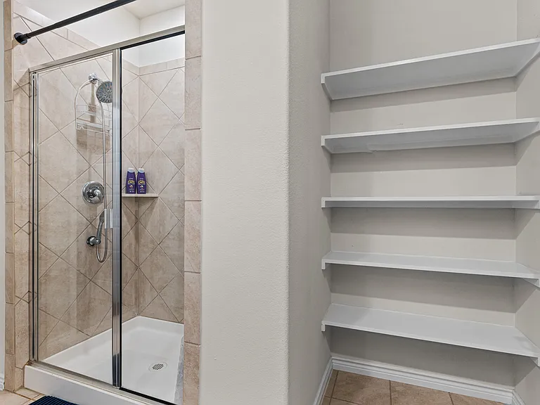 2304 Rosaline Dr — Photo 11