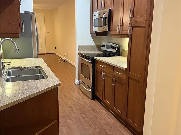 1333 SW 4th Ct #1333 — Photo 4