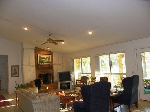 3rd image of 708 Augusta Dr