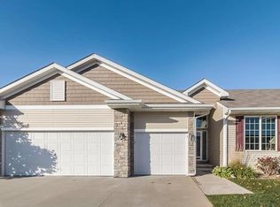 10274 Coventry Cir, Johnston, IA 50131