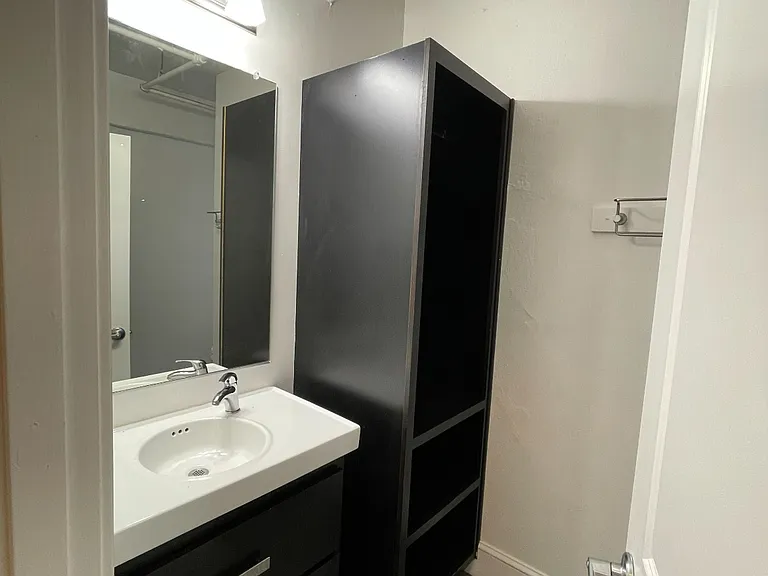205 NW Couch St — Photo 4